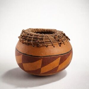 VINTAGE 1988 HAND-DECORATED SOUTHWESTERN GOURD BASKET WOVEN RIM NAVAJO PATTERN